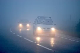 Ceaţă densă pe şoselele din mai multe judeţe / Vizibilitate redusă şi pe mai multe tronsoane de autostradă /&nbsp;(…)