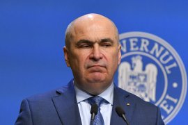 Guvernul demis al lui Bolojan primește o nouă lovitură de la justiție. A treia instanță din România suspendă&nbsp;(…)