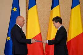 Are o avere de peste 100.000.000 de euro și e convins că România va fi zguduită de ruptura dintre Nicușor Dan și (…)