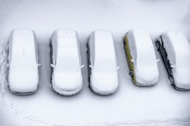 Cine trebuie să curețe zăpada și gheața de pe locurile de parcare de lângă bloc. Obligațiile locatarilor și ale&nbsp;(…)