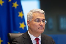 Ca urmare a sesizării lui Dragoș Pîslaru, Parchetul European investighează cauza achiziției microbuzelor școlare.&nbsp;(…)