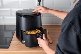 Folosirea greșită a foliei de aluminiu în air fryer poate provoca incendii și poate distruge aparatul