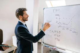 România, în topul tinerilor antreprenori din UE, dar codașă la angajare. Paradoxul pieței muncii