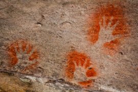 Cea mai veche artă rupestră din lume, descoperită într-o peșteră din Indonezia