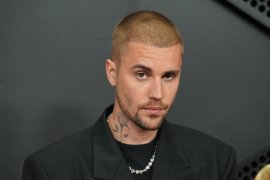 Justin Bieber, apariție controversată la Premiile Grammy 2026! Artistul a urcat pe scenă fără haine pe el