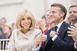 Brigitte Macron își cere scuze pe jumătate după ce a numit „proaste nenorocite” un grup de feministe