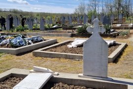 O femeie de 76 de ani, şantajată de falşi inspectori de cimitir, a fost păgubită cu suma de 70.000 lei / Cu ce au&nbsp;(…)