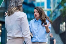 De ce femeile încă plătesc prețul pentru „a le avea pe toate”