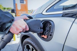 Cât te costă, în realitate, o mașină electrică în 2026. Unde ieși mai ieftin: acasă sau la stațiile publice?