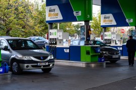 Bucurie de scurtă durată la benzinării. Reducerea accizei cu 30 de bani, înghițită rapid de criza mondială a petrolului