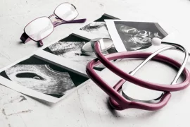 Testarea genetică a embrionilor în FIV: Când ajută cu adevărat și de ce poate face diferența după 40 de ani