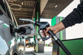 Prețul carburanților în scădere. Cât costă astăzi litrul de benzină și motorină în România