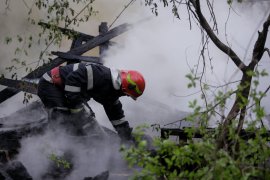 Incendiu violent la un celebru restaurant din Capitală! Pompierii au evacuat 20 de persoane