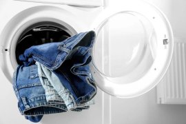 Cât de des ar trebui să speli blugii. Sfatul companiilor producătoare, așa vor rezista mai mult