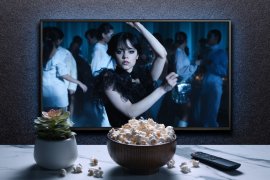 Când ar putea apărea sezonul 3 din Wednesday pe Netflix. Indiciul oferit de actorul Luis Guzmán