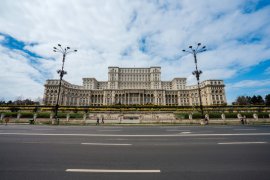 Ziua Internațională a Bolii Parkinson/ Palatul Parlamentului va fi iluminat sâmbătă în albastru