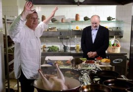 Dinescu, această pasăre Phoenix care va renaște din cenușa casei sale