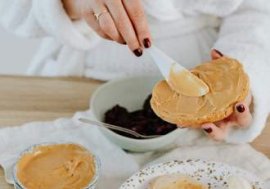 O femeie a mâncat unt de arahide zilnic timp de o săptămână. Ce i s-a întâmplat apoi