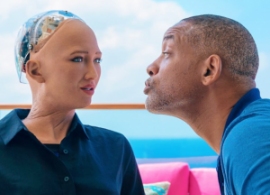 Reacția robotului Sophia când Will Smith încearcă să o sărute. VIDEO