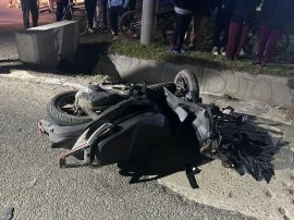 Un tânăr a murit după ce a condus un moped fără permis și a intrat într-un autoturism, în Galați. O fată de 19 ani,&nbsp;(…)