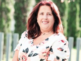 Cine este femeia care conduce cel mai mare lanţ de farmacii din România. Sub conducerea sa, compania a crescut de la&nbsp;(…)