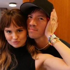 Debby Ryan a născut primul copil, o fetiță. A ales o naștere acasă, în apă: „S-a născut chiar în mâinile tatălui ei”