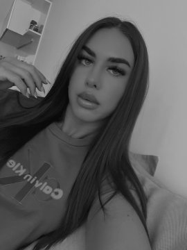 Ea este influencerița găsită moartă în casă, la două zile după dispariție! Cine este bărbatul care a înjunghiat-o de&nbsp;(…)