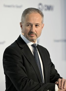 Avertismentul şefului OMV despre o posibilă criză de combustibil: „Conduceți mai puțin și mai încet”