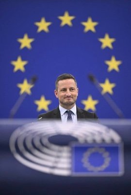 Vicepreședintele Parlamentului European cere compensații pentru românii care au plătit rate mai mari prin&nbsp;(…)