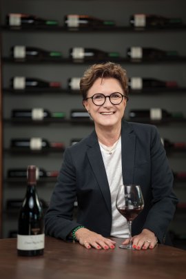 Vinul Cavalerului. Şi al contelui. Cine este antreprenorul corsican care a mizat pe viticultură pe plan local, fiind&nbsp;(…)