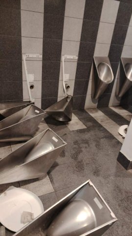 Imagini deplorabile! Dezastrul lăsat de fanii lui CFR Cluj pe Cluj Arena