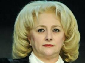 Scandal în Parlament. Moţiunea de cenzură. Dăncilă, supărată pe glumele opoziţiei