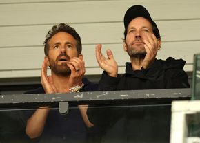 Afacere imorală? Actorul Ryan Reynolds e în centrul atenției, după ce și-a vândut clubul de fotbal unui gigant