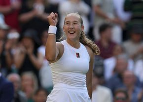 Pe urmele Mariei Sharapova! A devenit cea mai tânără jucătoare din 2005 până acum care se califică în „sferturi” la (…)