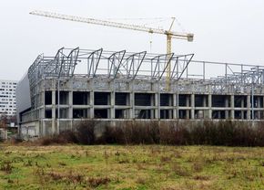 Speranțe pentru polivalenta abandonată din România » Ajunsă o ruină, noua sală a primit undă verde și lucrările (…)