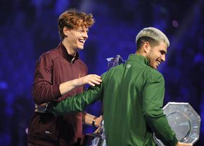 Alcaraz și Sinner, schimb de complimente după finala de la Turneul Campionilor: „Sper să joc cât mai multe împotriva ta”