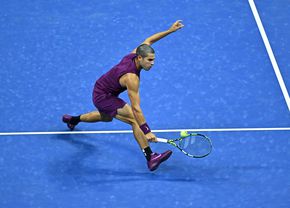 Carlos Alcaraz s-a calificat în optimile de finală la US Open, dar a chemat fizioterapeutul pe teren