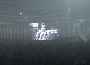 Ce gafă! Un fost internațional, aflat în tribună, a fost omagiat printr-un minut de reculegere