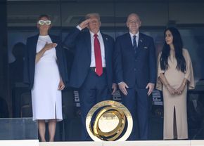 Nemaivăzut! Cu ce a venit Donald Trump la finala Mondialului Cluburilor și ce gest a făcut în momentul intonării imnului