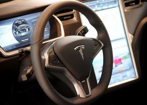 Pe fondul scăderii vânzărilor, Tesla aduce în Europa cea mai accesibilă versiune de sedan electric de până acum