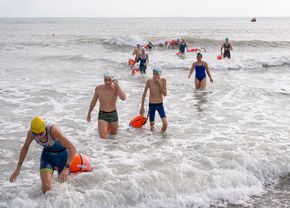 David Popovici a înotat în Marea Neagră, într-o competiție inedită organizată în stațiunea Jupiter: „Am obosit (…)