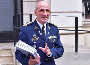 Aproape de miezul nopții, Florin Talpan s-a contrazis în direct cu Ilie Dumitrescu: „Jenant, e inadmisibil!” / „Dacă (…)