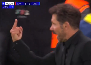 Diego Simeone a făcut scandal pe Anfield! Gesturi obscene către suporterii lui Liverpool imediat după golul decisiv