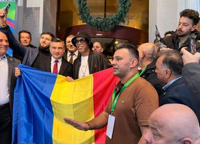 Euforie la apariția lui Ronaldinho la Iași! » Primarul l-a așteptat două ore pe brazilian să coboare din camera de (…)