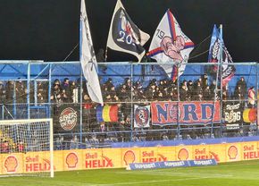 Incredibil cum au reușit ultrașii FCSB să bage un banner la meciul cu Farul: „Lasă-i... decât să rupă scaunele”