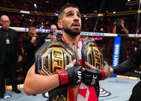 Topuria l-a făcut KO pe Oliveira și a câștigat a doua centură din UFC! Urmează un meci colosal