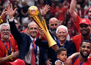 Legendarul Giorgi Armani a fost impresionat de stilul unui fotbalist celebru » Cât au costat hainele