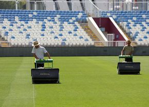 Ilustrată de pe stadionul din Priștina înainte de Drita - FCSB: gazonul e brici, este curat și în tribune, care sunt (…)