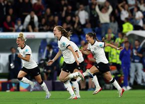 Știm semifinalele Campionatului European de fotbal feminin. Calificare dramatică la miezul nopții: cu om în minus (…)