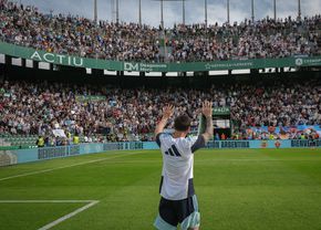 Messi, întâmpinat de 20.000 de oameni la antrenamentul din orașul european cu 240.000 de locuitori